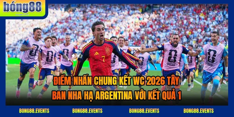 Hai đội giằng co trên sân trong hiệp một và hiệp phụ của trận chung kết